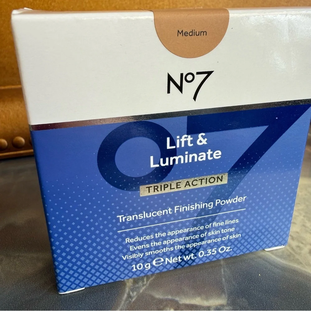 NEW No7 LIFT & LUMINATE - Triple Action - Translucent Finishing Powder - Medium